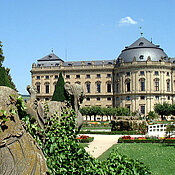 Die Residenz in Würzburg, vom Hofgarten aus fotografiert. Foto: Robert Emmerich, 2002