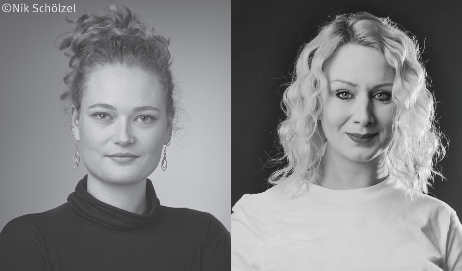 Zwei Frauen in Schwarz-Weiß-Porträts, lächelnd nebeneinander. Philine Bamberger links, Jenny Holzer rechts.